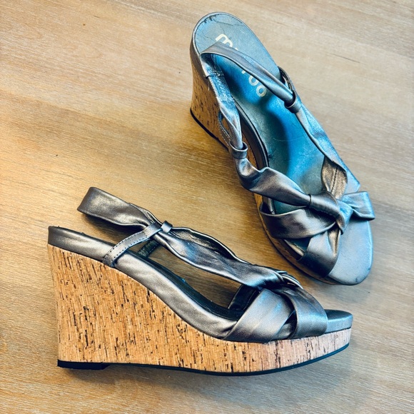 me too Shoes - Me Too Metallic Leather Knot Cork Heel Wedge Platform Sandals, Women’s 7